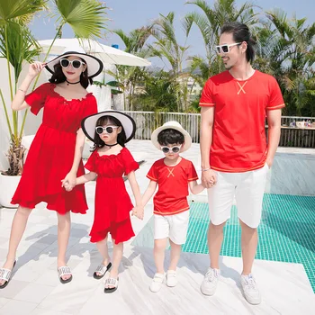 Подходящая одежда для семьи, летнее красное платье для мамы и дочки, семейная одежда, футболка и шорты для папы и сына, подходящие наряды для пары