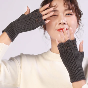 Корейские вязаные перчатки женские Осень Зима Новая студенческая мода Универсальные вязаные теплые перчатки с открытыми пальцами на половину пальца